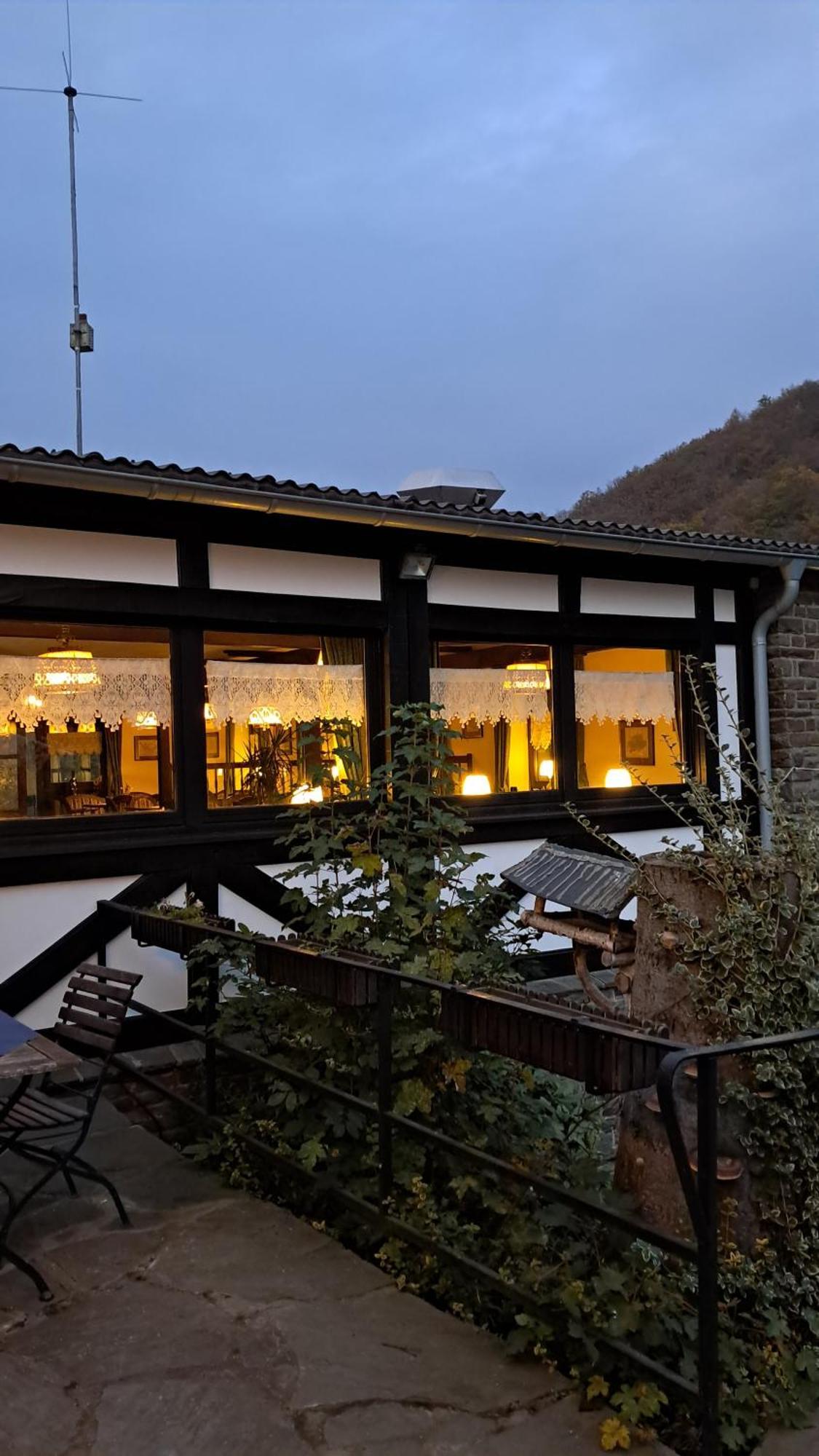 Hotel-Restaurant Tannenhof Ahrbruck Bagian luar foto